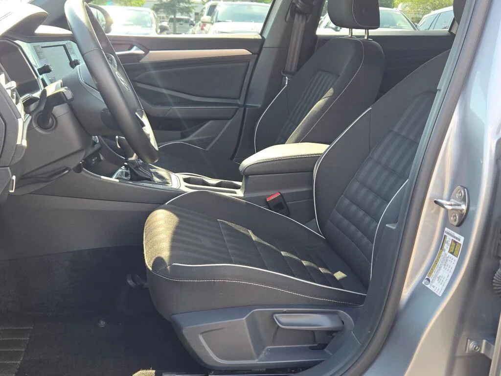 Used 2024 Silver Volkswagen 1.5T Sport image 19