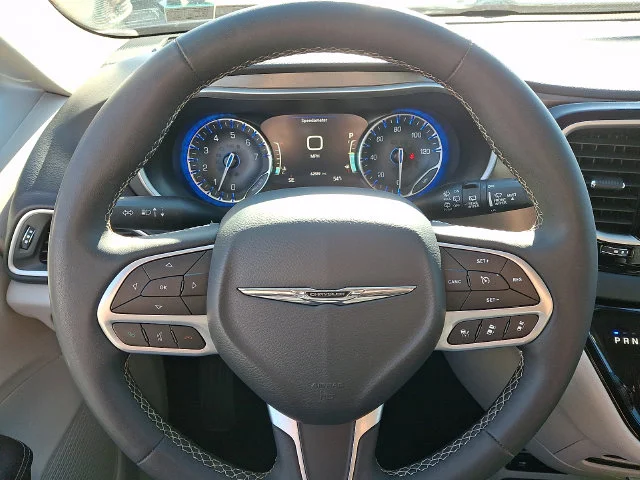 Used 2024 White Chrysler Touring L image 20