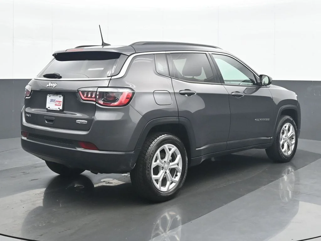 Used 2024 Gray Jeep Latitude image 6