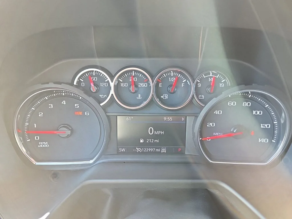 Used 2021 Gray Chevrolet Z71 image 35