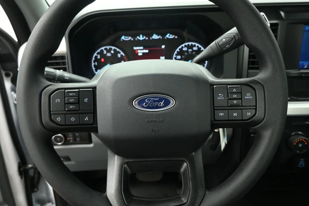 New 2026 Oxford White Ford XL image 9