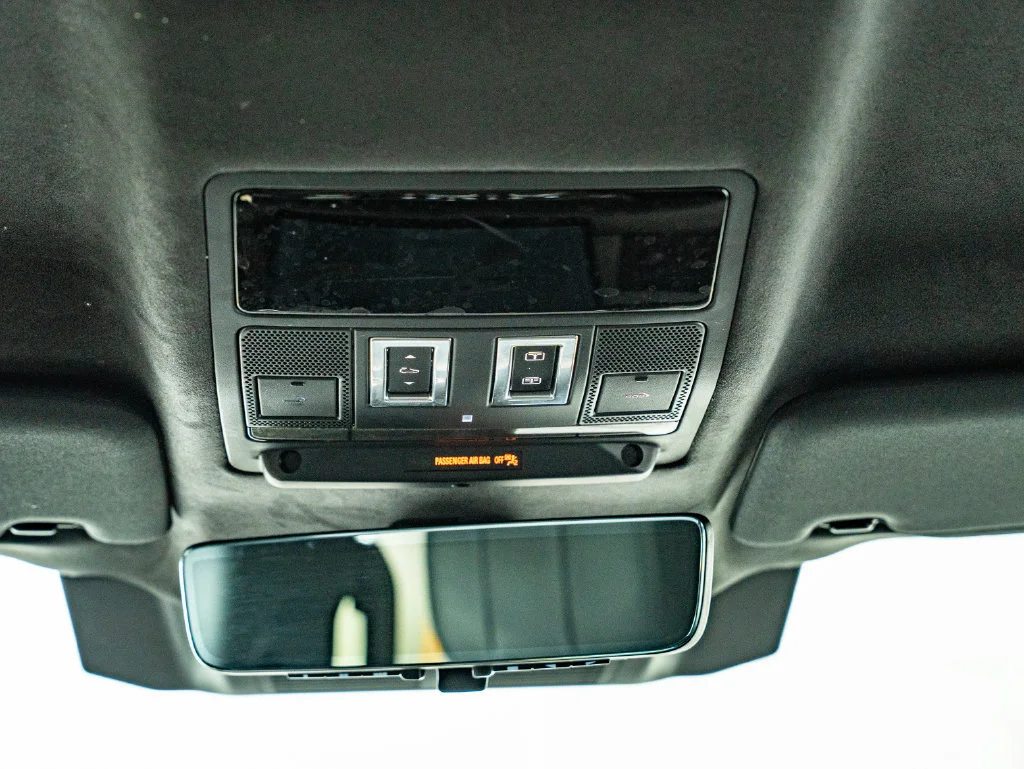 Used 2025 Black Land Rover V8 image 41