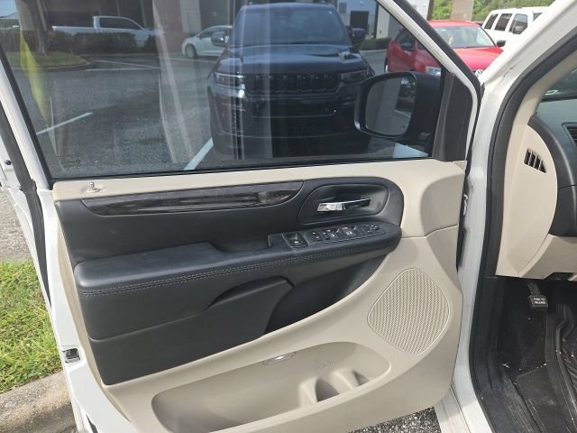 Used 2020 White Knuckle Clearcoat Dodge SE image 12