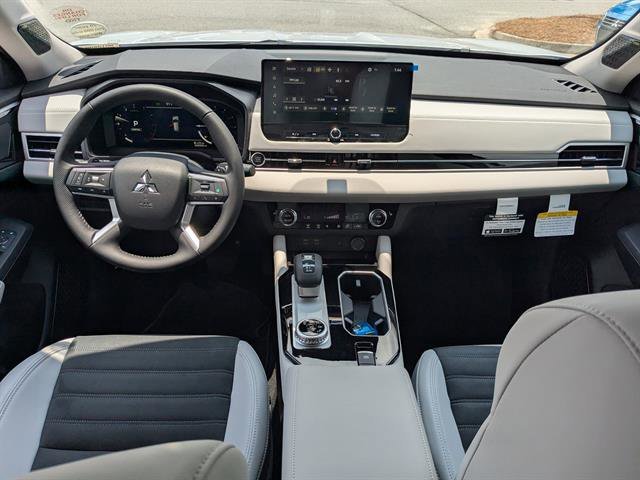Used 2025 White Diamond Mitsubishi SE image 28