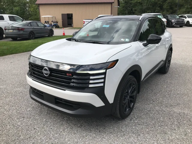 New 2027 Aspen White Tricoat/Super Black Nissan SR image 3