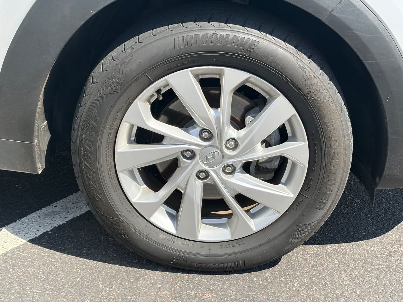 Used 2019 Molten Silver Hyundai SE image 5