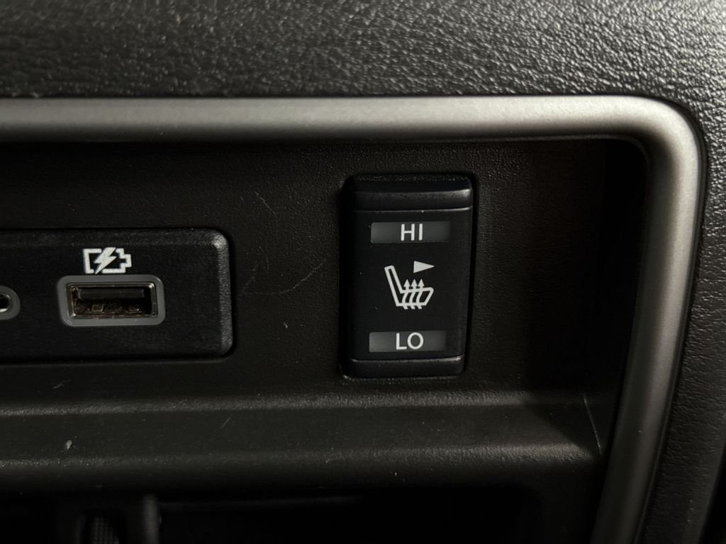Used 2020 Super Black Metallic Nissan Platinum image 32