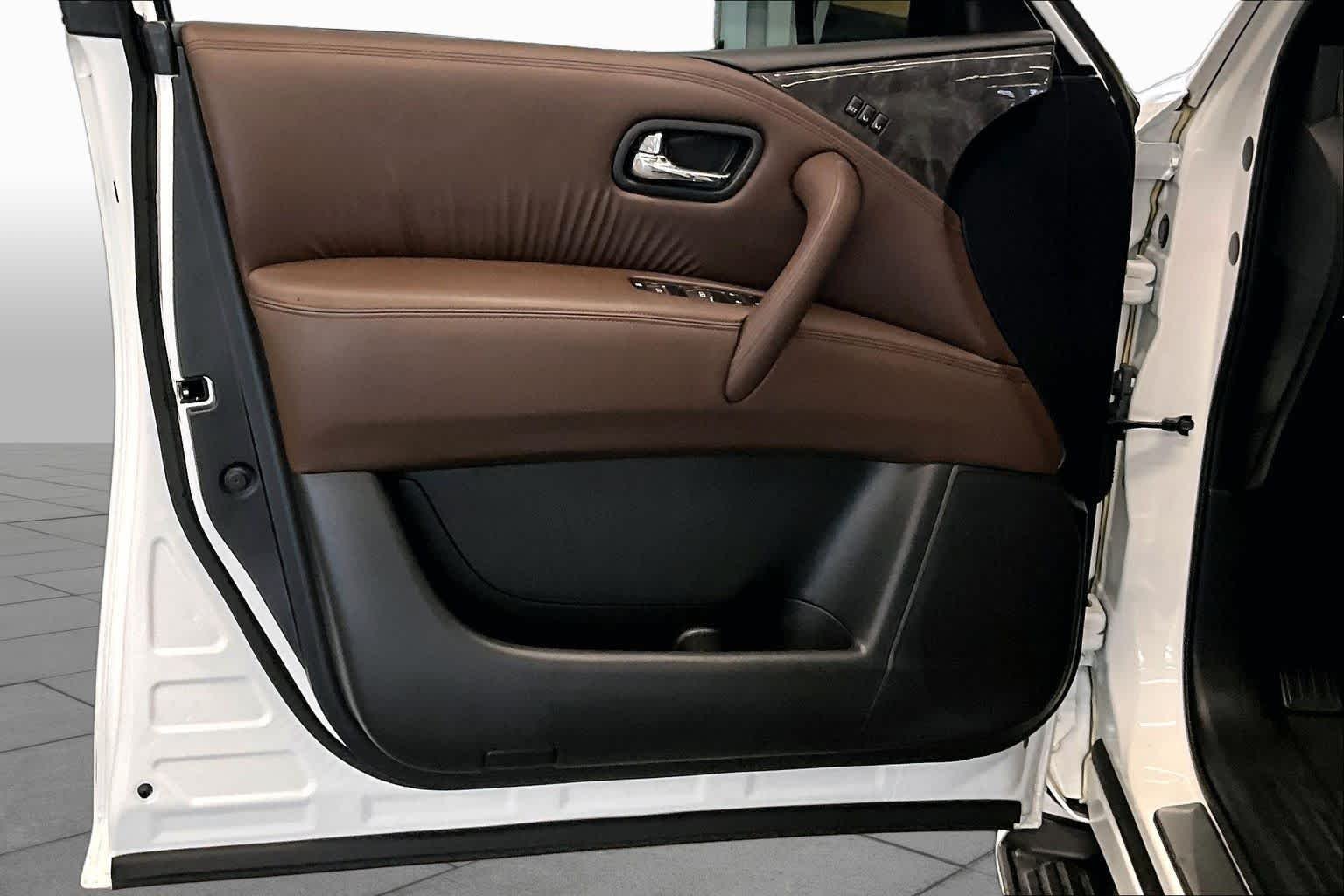 Used 2023 Aspen White Tricoat Nissan Platinum image 20