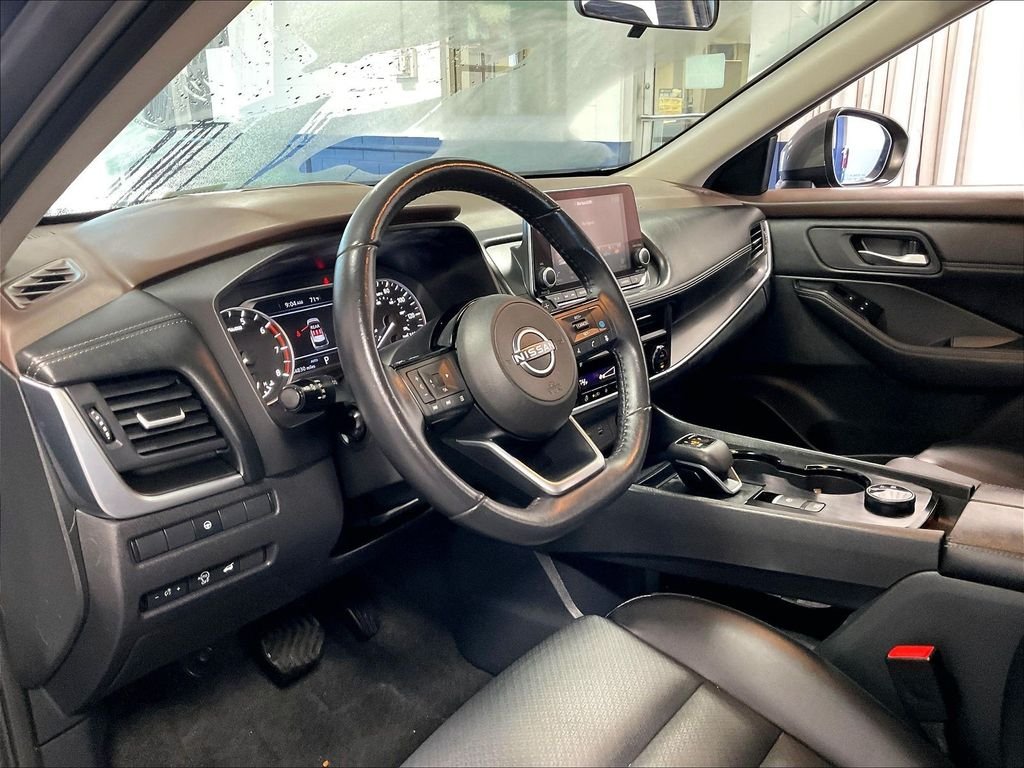 Used 2023 Gray Nissan SV image 8