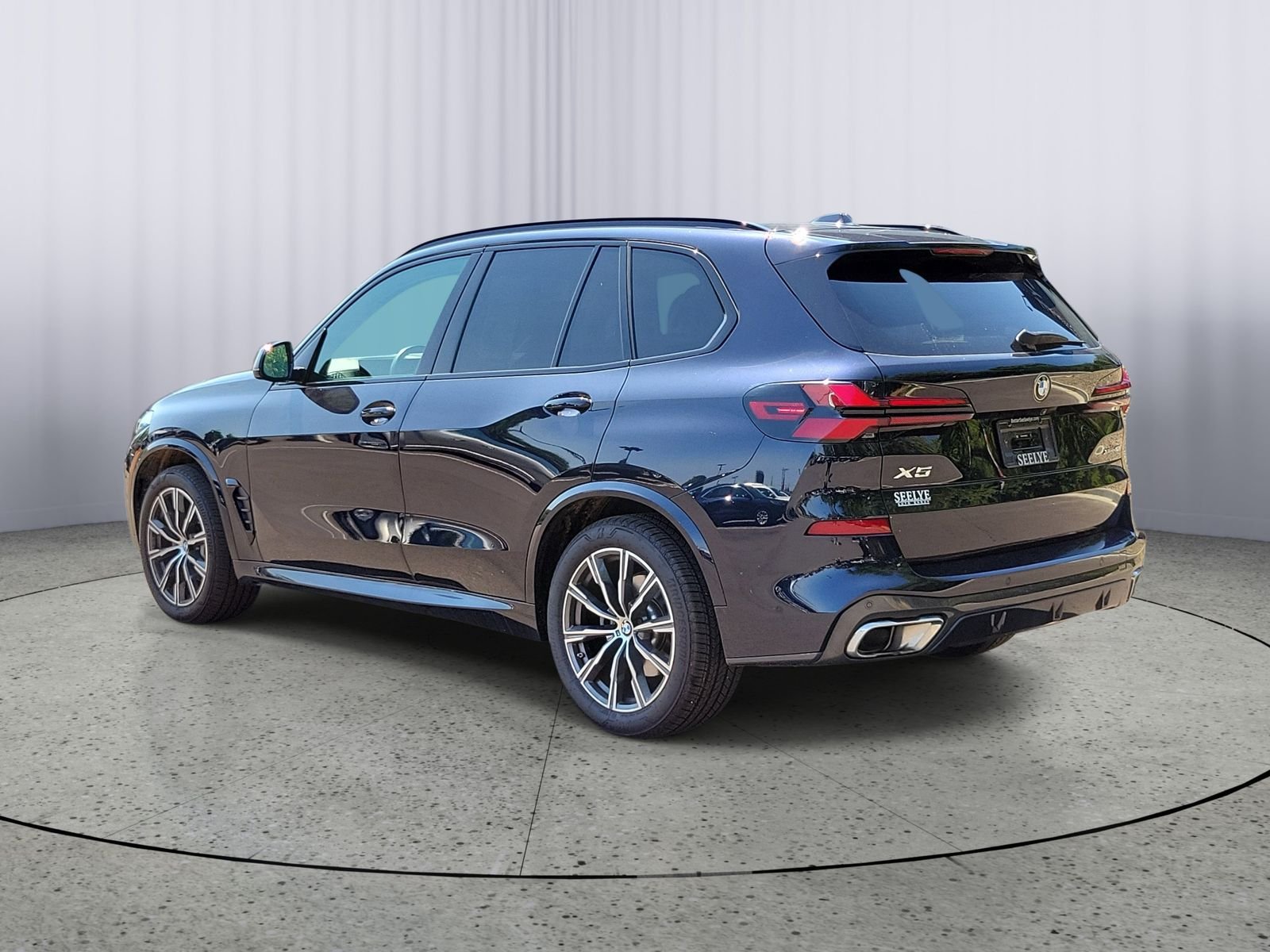 Used 2024 Black BMW xDrive40i image 4