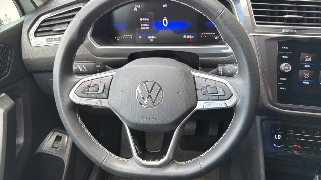 Used 2024 White Volkswagen 2.0T SE image 13