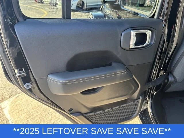 2025 Jeep Wrangler 4-Door Sahara - Photo 23