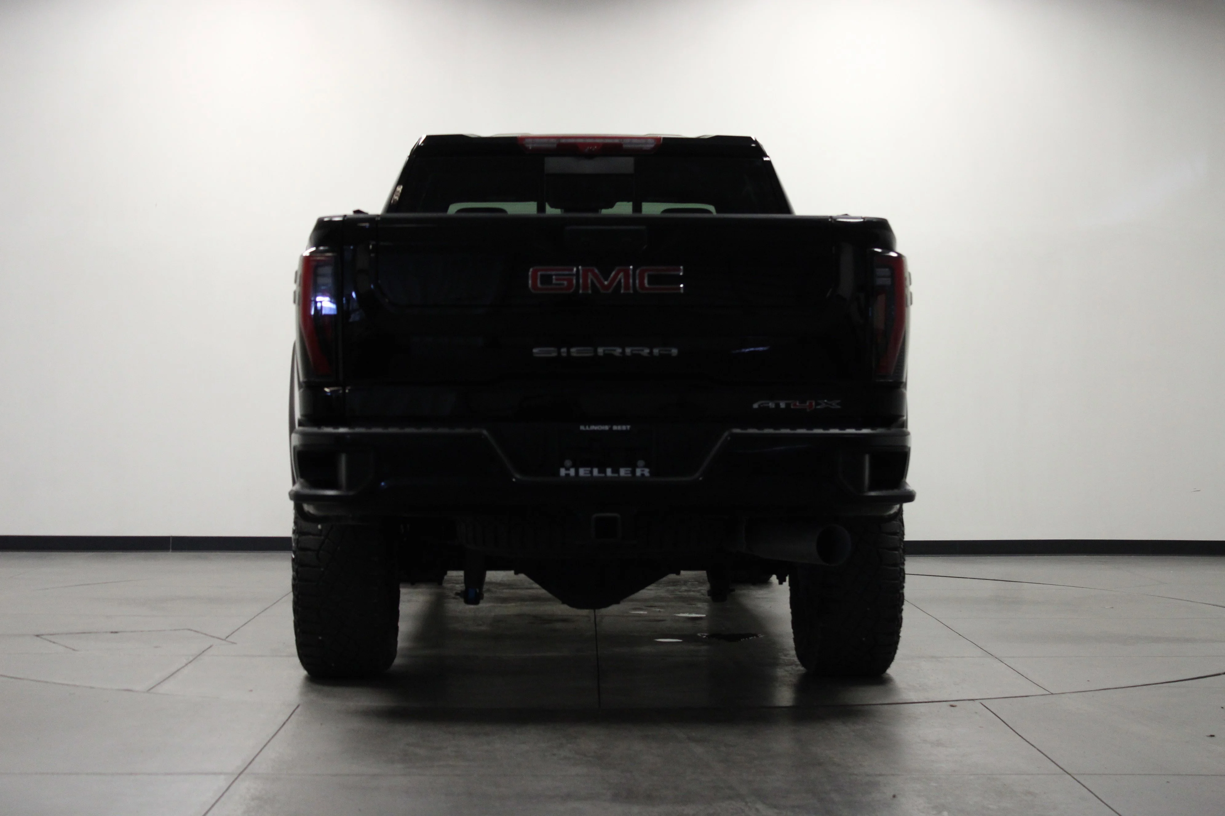 Used 2025 Onyx Black GMC AT4X image 5