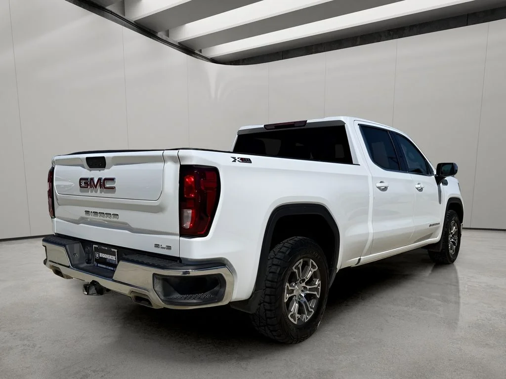 Used 2024 Summit White GMC SLE image 32
