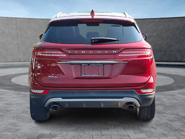 Used 2019 Red Lincoln Reserve image 3