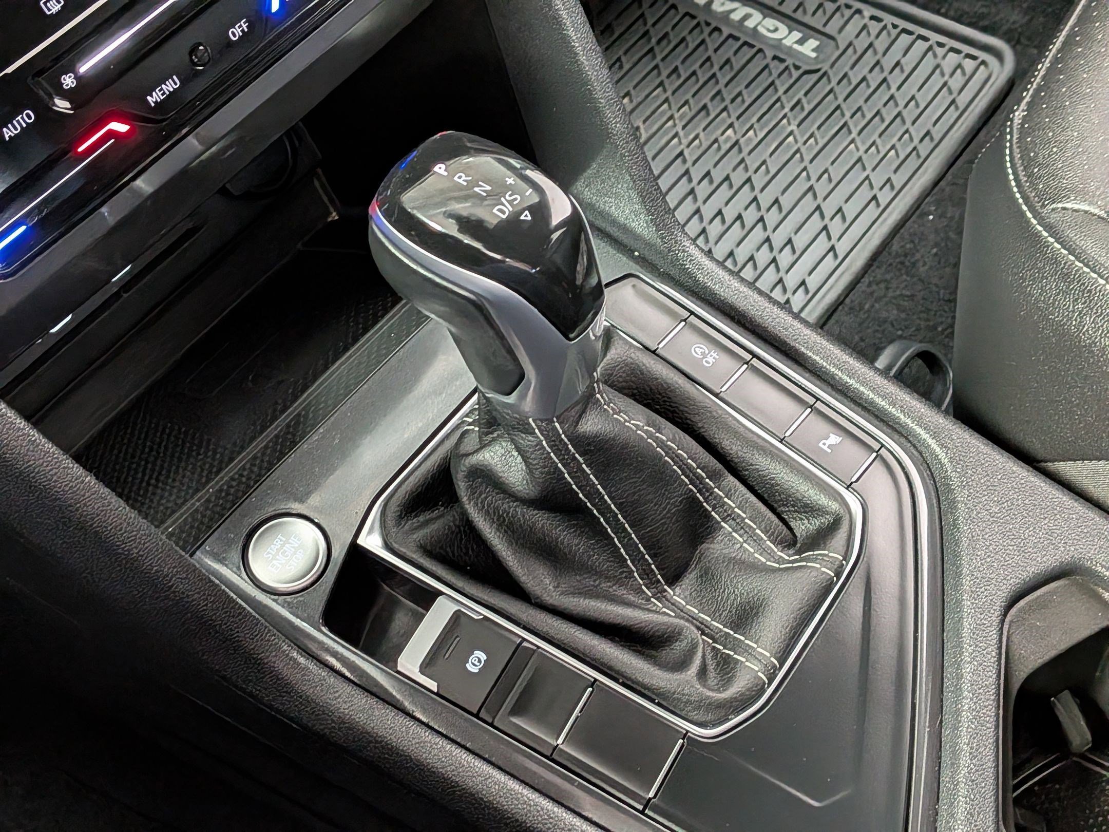 Used 2023 Deep Black Volkswagen SE R-Line Black image 23