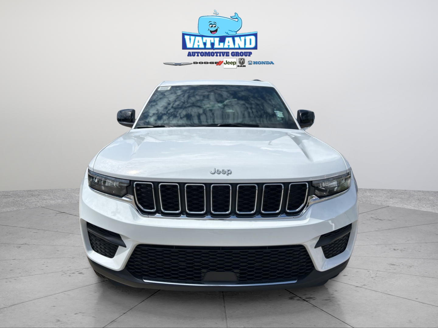 New 2026 Bright White Clear-Coat Exterior Paint Jeep Laredo image 21