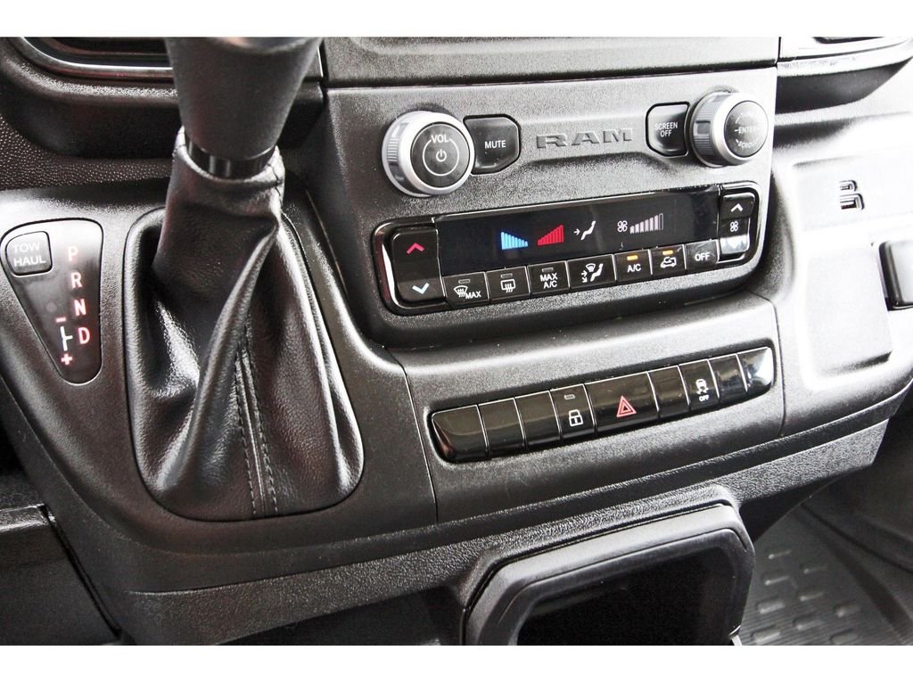 Used 2025 White Ram Base image 24