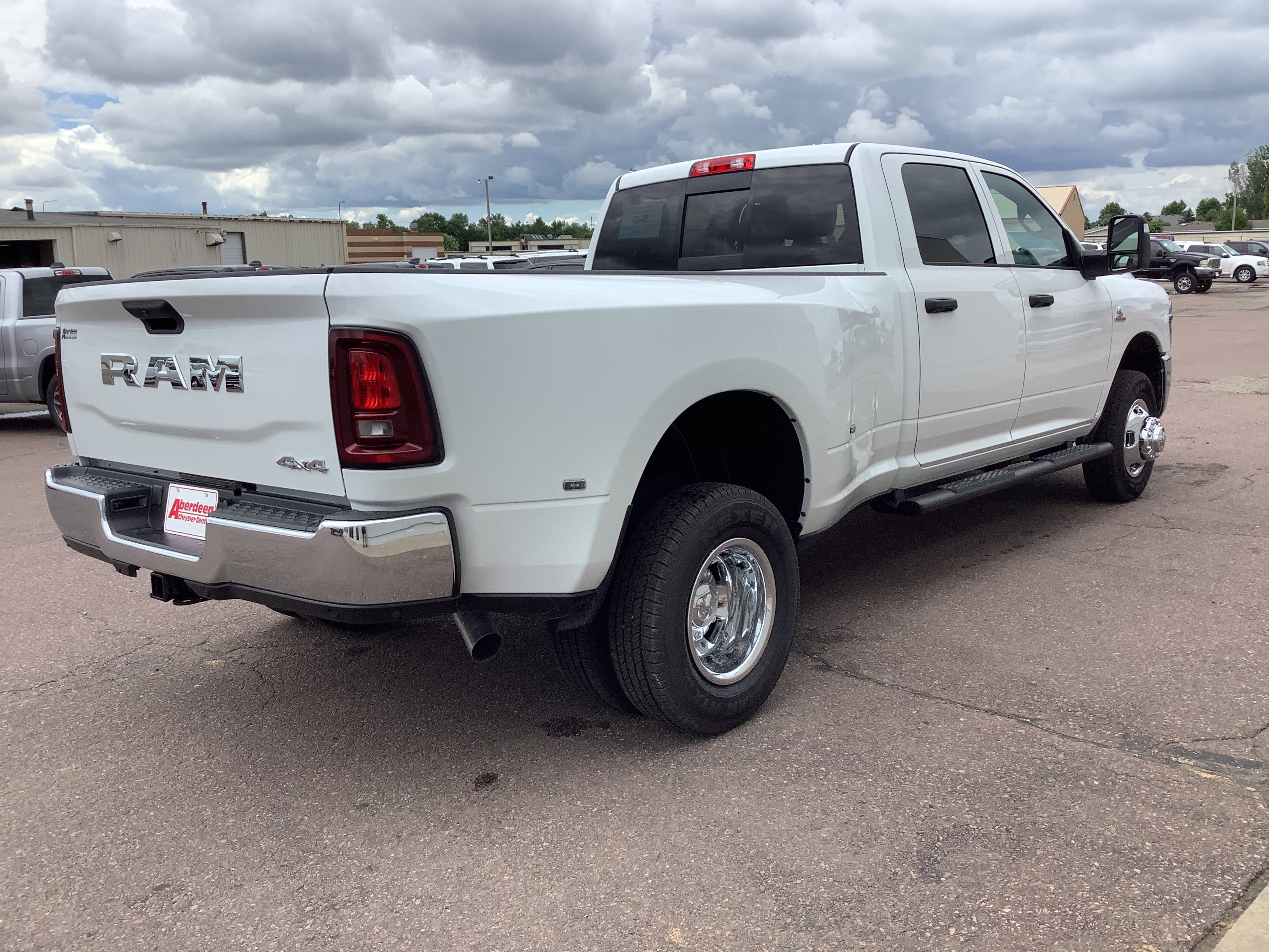 New 2026 Bright White Clear-Coat Exterior Paint RAM Tradesman image 4