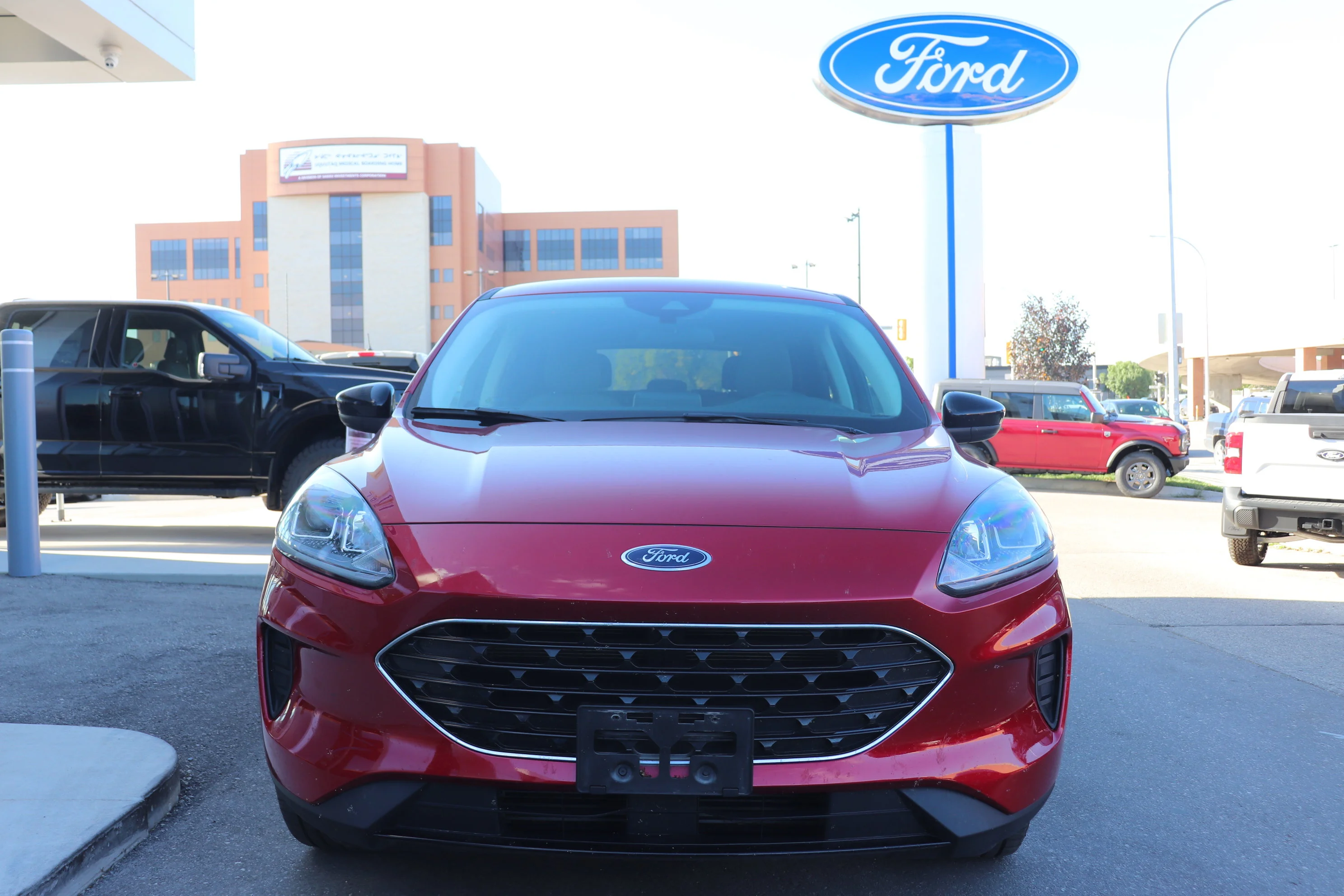 Certified Used 2022 Red Ford SE AWD image 2