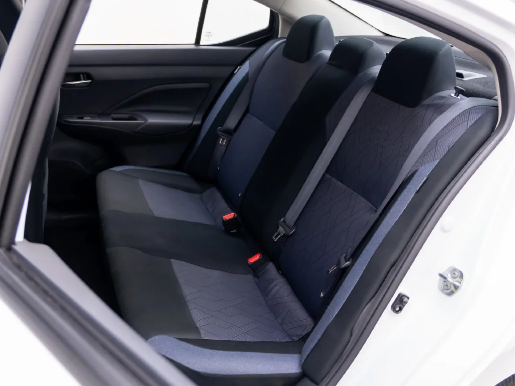 Used 2025 White Nissan 1.6 SV image 19
