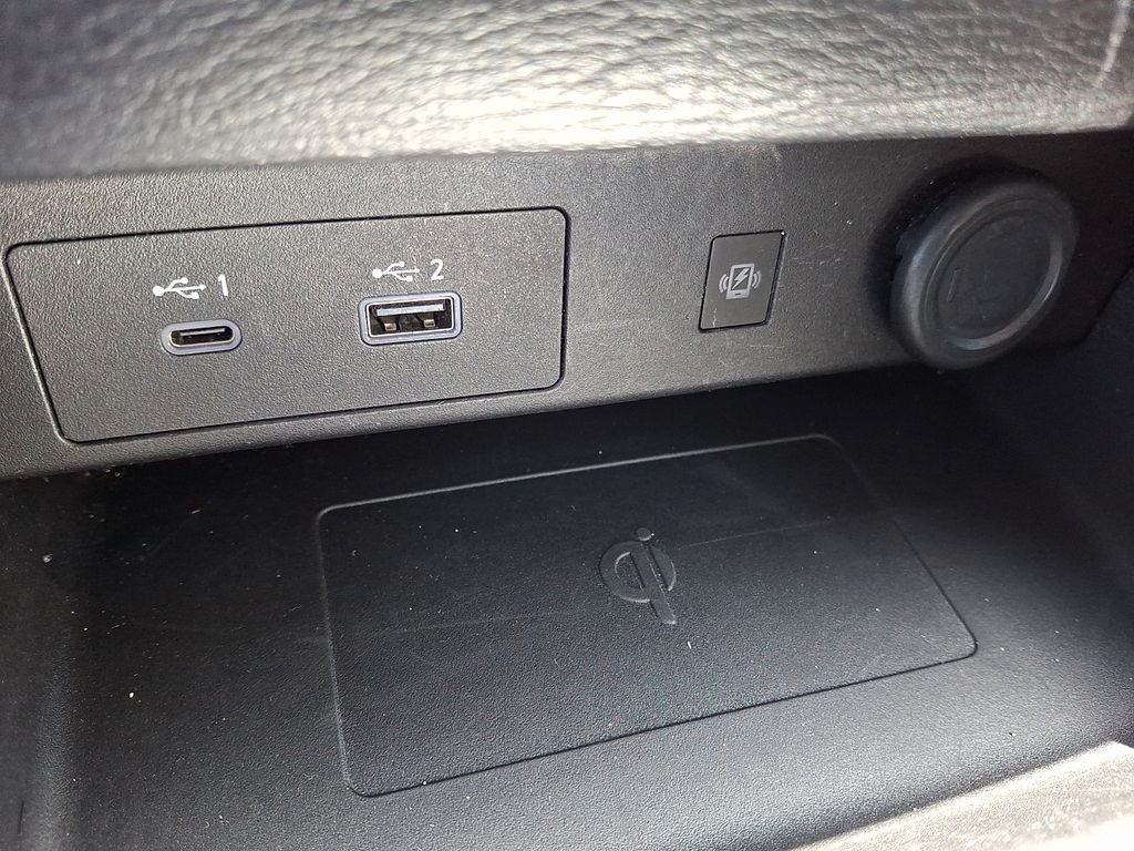Used 2024 Silver Mitsubishi SEL image 28