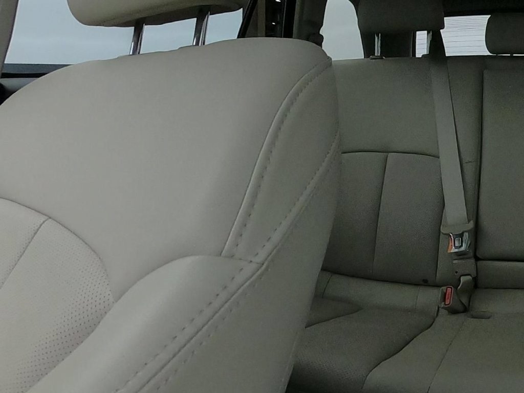 Used 2013 Satin White Pearl Subaru 2.5i image 34