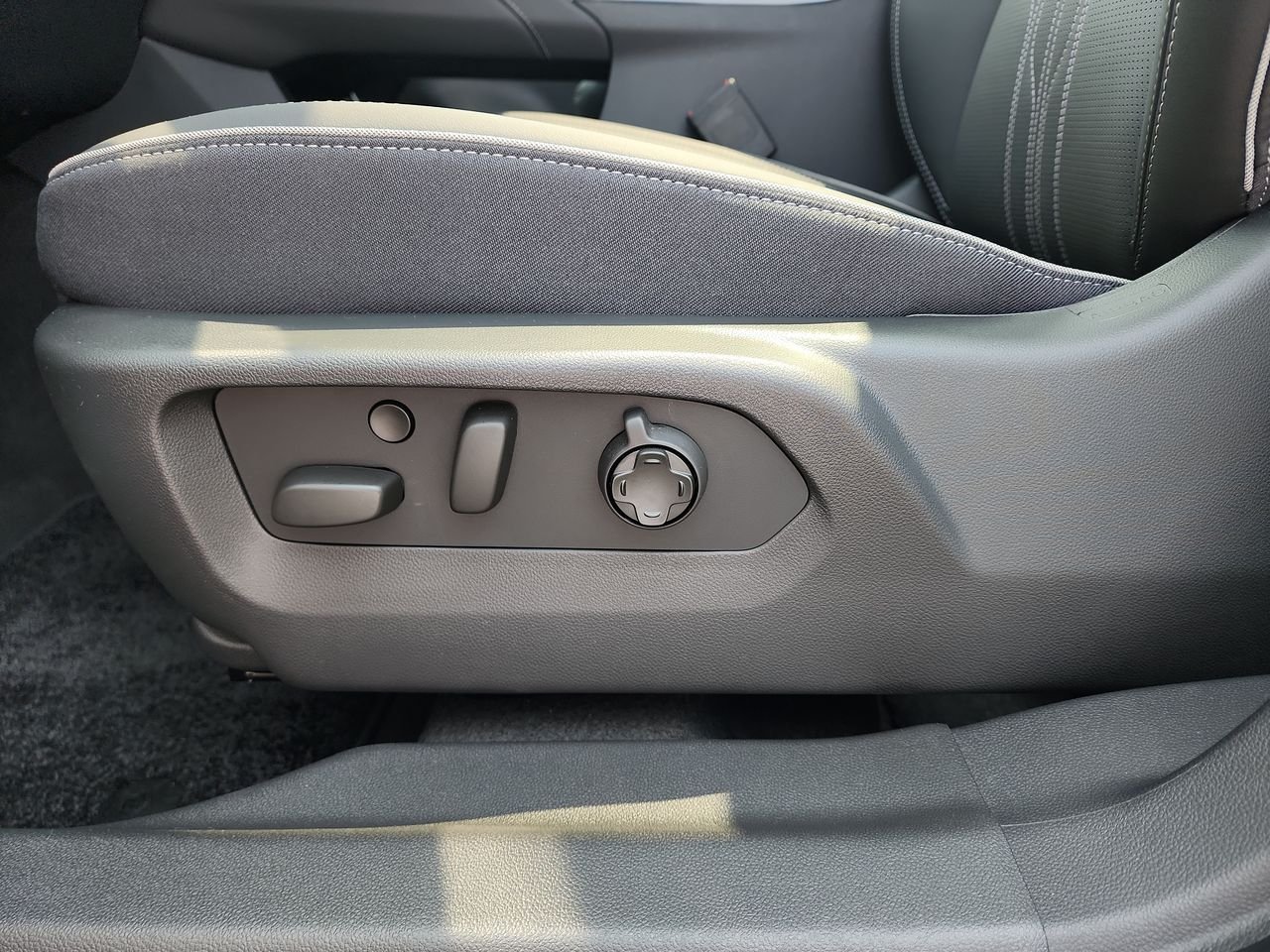 New 2026 Gray Buick Avenir image 12