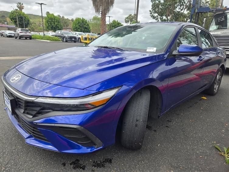 Used 2024 Blue Hyundai SEL image 5