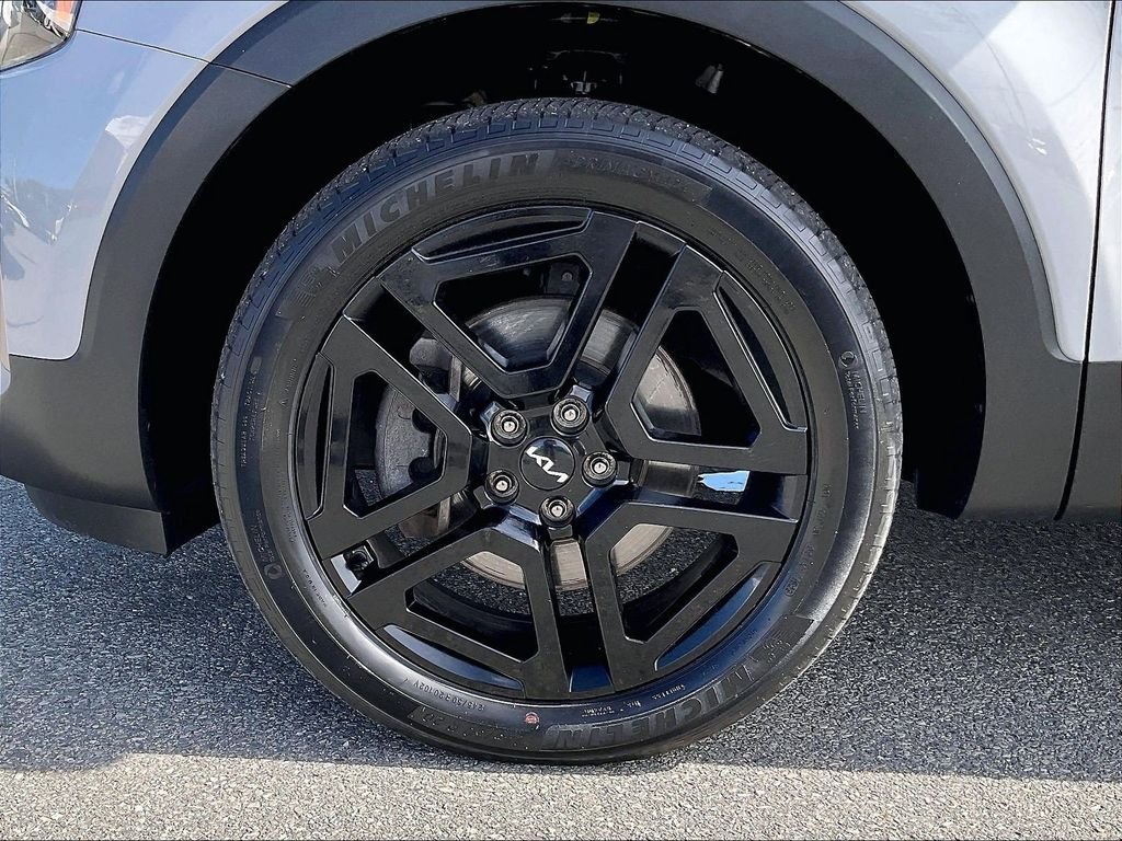 Used 2023 Gray Kia EX X-Line image 7