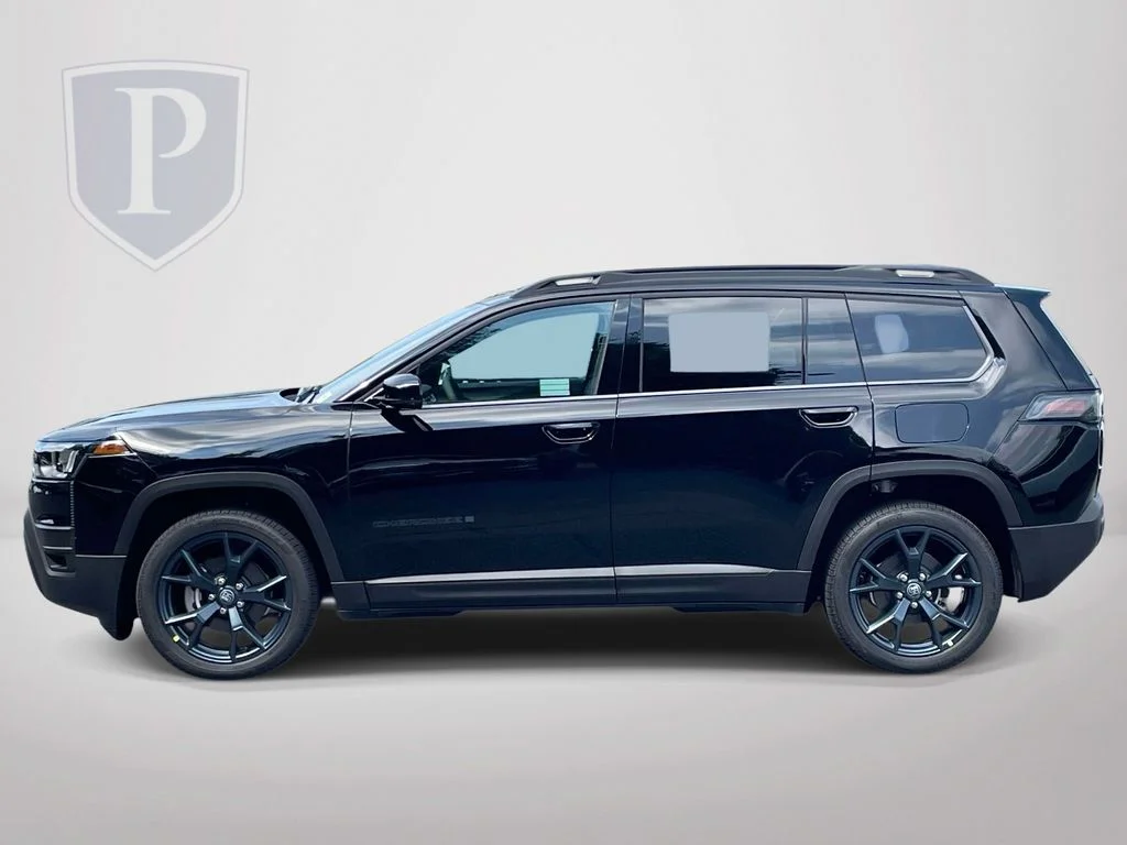New 2026 Diamond Black Crystal Pearlcoat Jeep Laredo image 5
