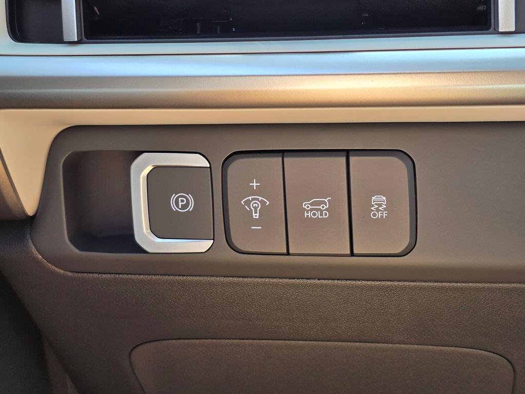 New 2026 Silver Hyundai SE image 32
