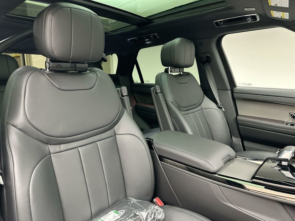 New 2026 Fuji White Land Rover SE image 6