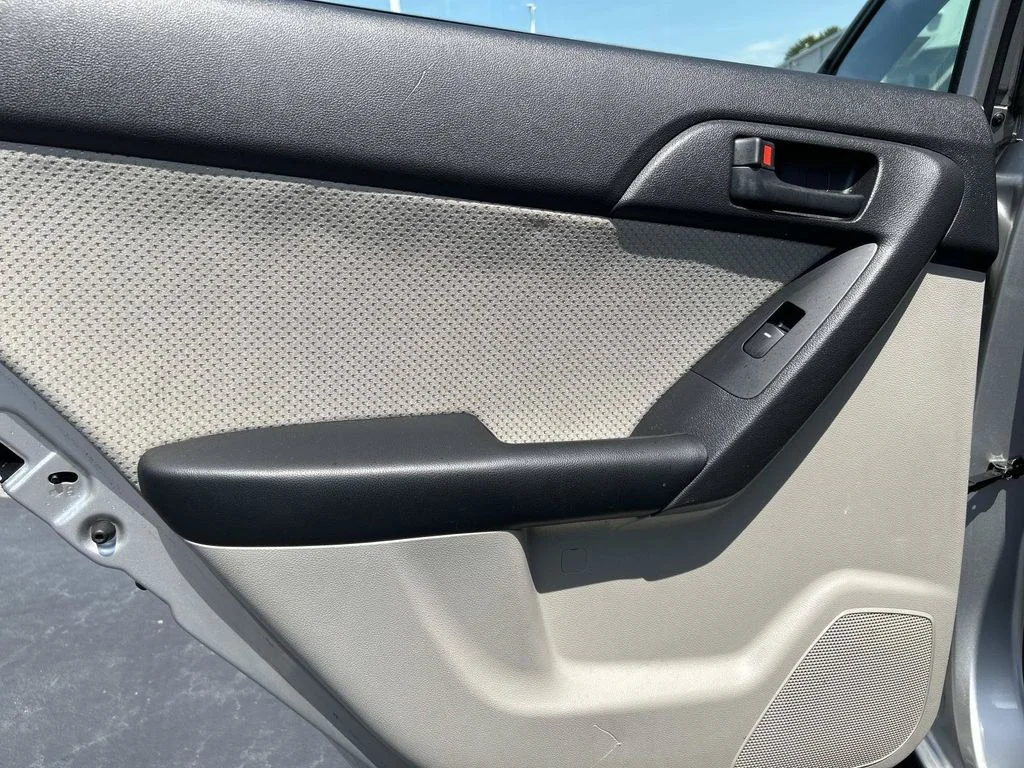 Used 2011 Silver Kia EX image 10
