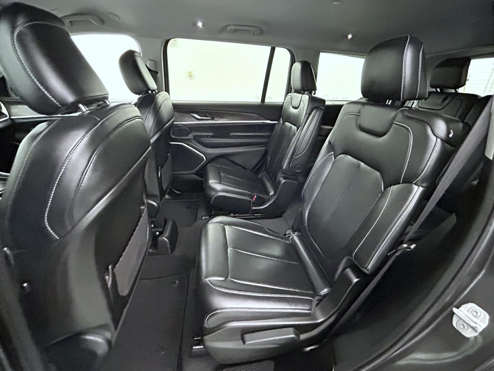 Used 2022 Gray Jeep Limited image 21