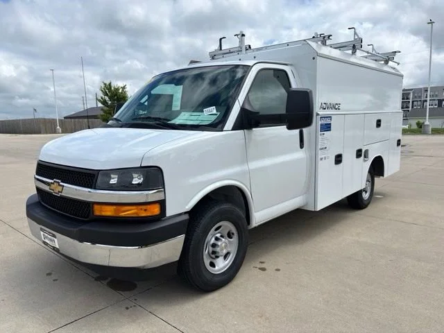 New 2026 Summit White Chevrolet 1WT image 26