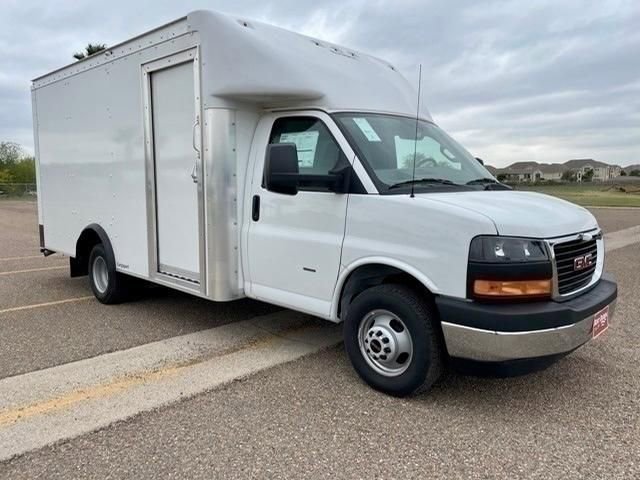 2023 GMC Savana Cutaway - Image 1