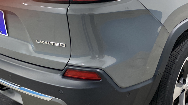 Used 2019 Sting-Gray Clearcoat Jeep Limited image 41
