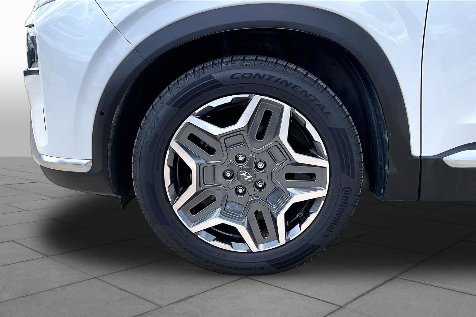 Used 2021 Quartz White Hyundai Limited image 11