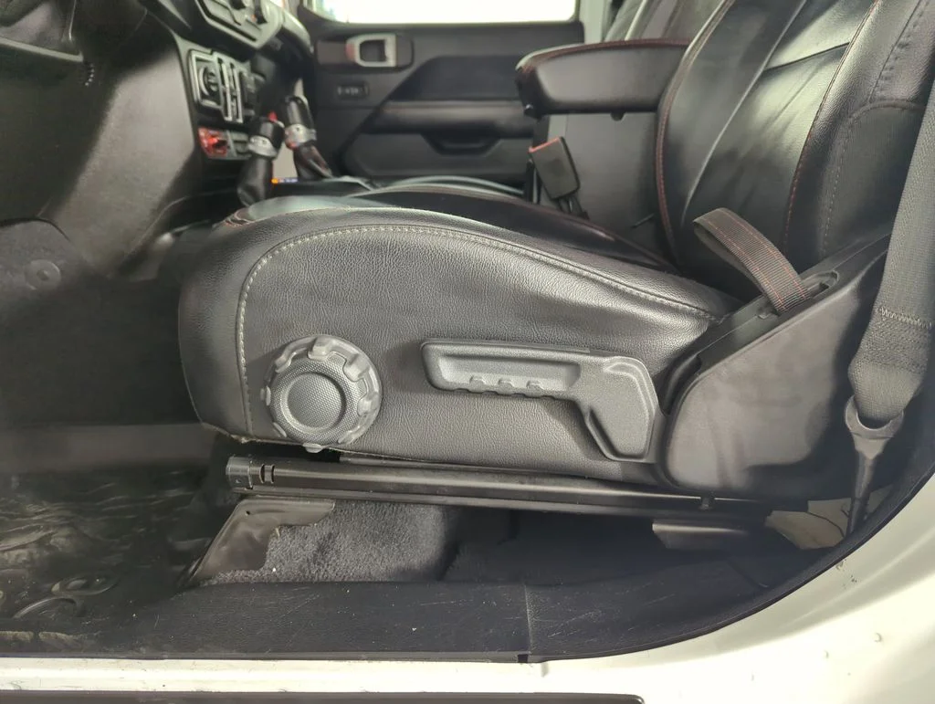 Used 2019 White Jeep Unlimited Rubicon image 12