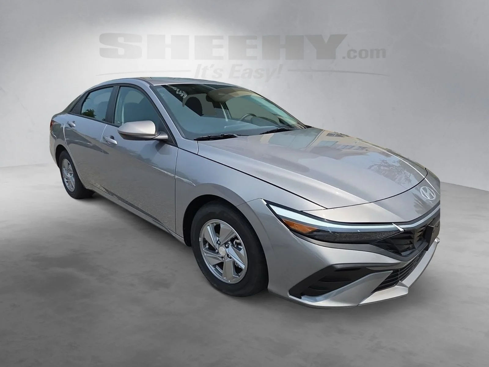 Used 2025  Hyundai SE image 2