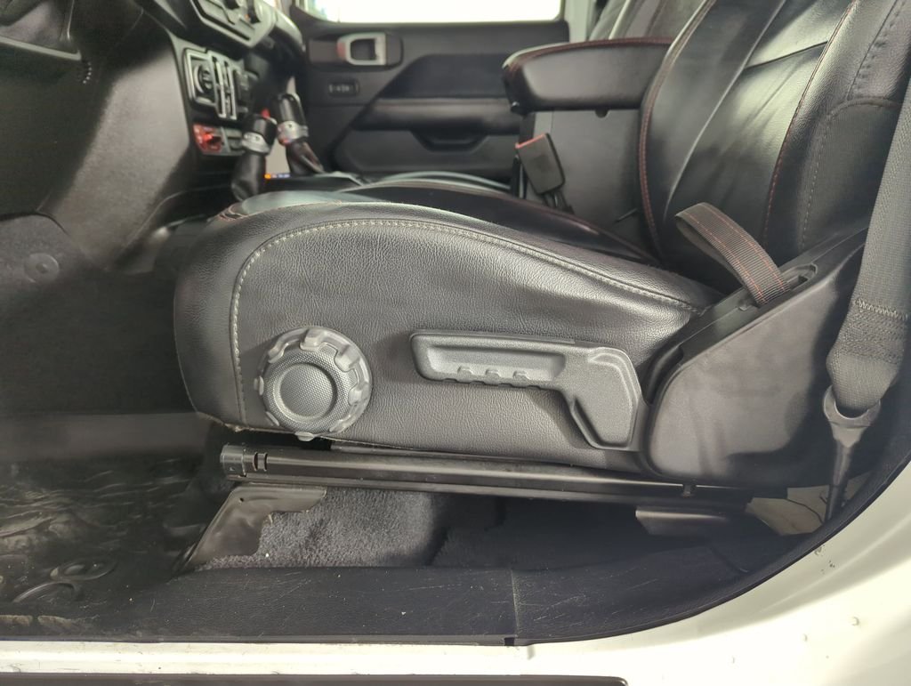 Used 2019 White Jeep Unlimited Rubicon image 12