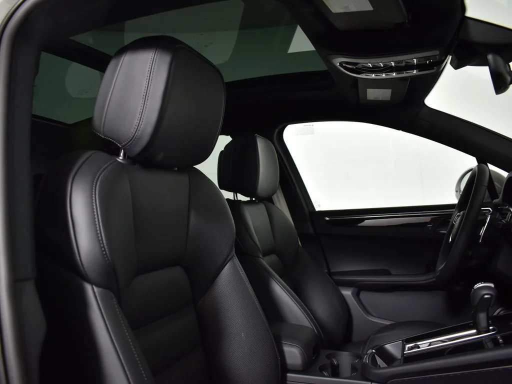 2026 Porsche Macan - Photo 40