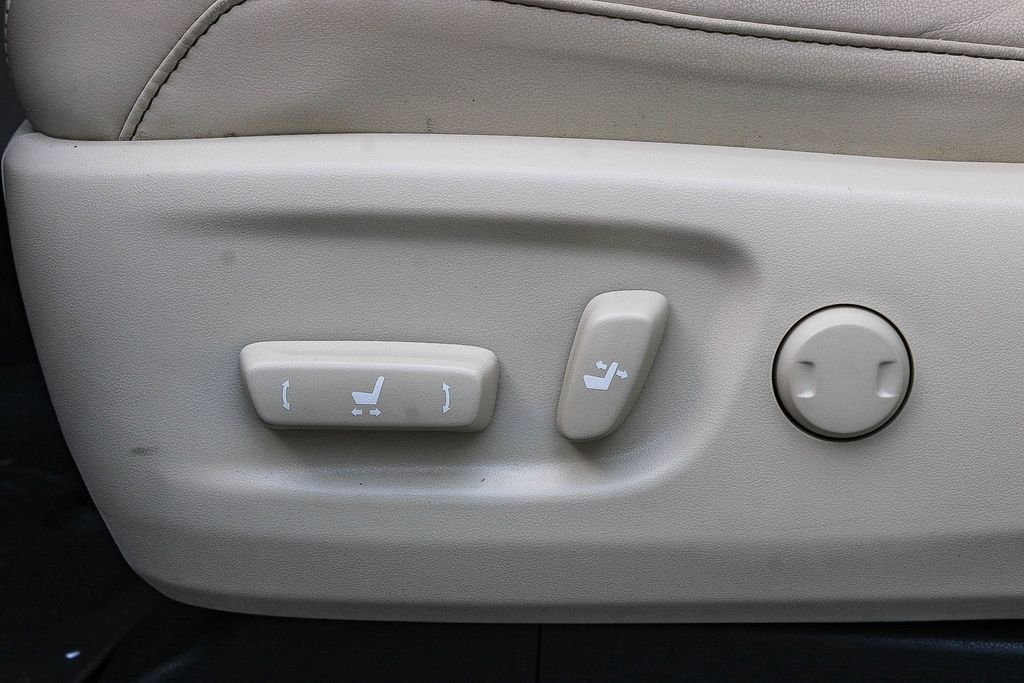 Used 2022 Silver Lexus 460 image 21