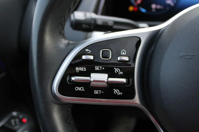 Used 2022  Mercedes-Benz GLB 250 image 9