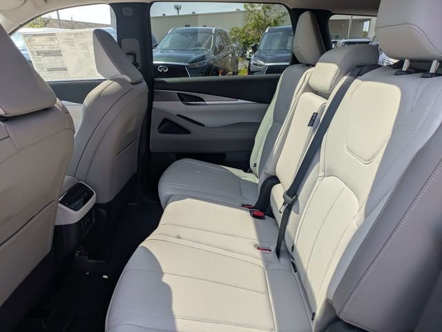 New 2027 RADIANT WHITE INFINITI Pure FWD image 14
