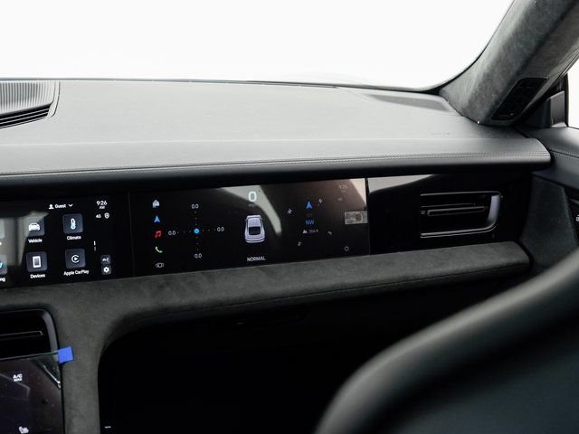 2025 Porsche Taycan GTS - Photo 26