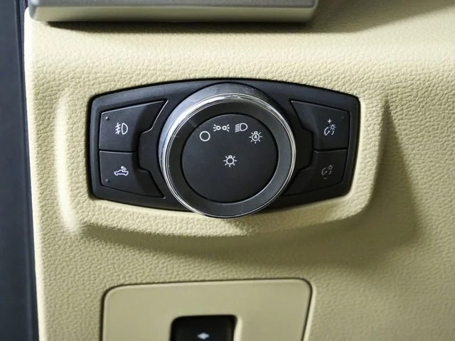 Used 2015 Blue Ford Lariat image 22
