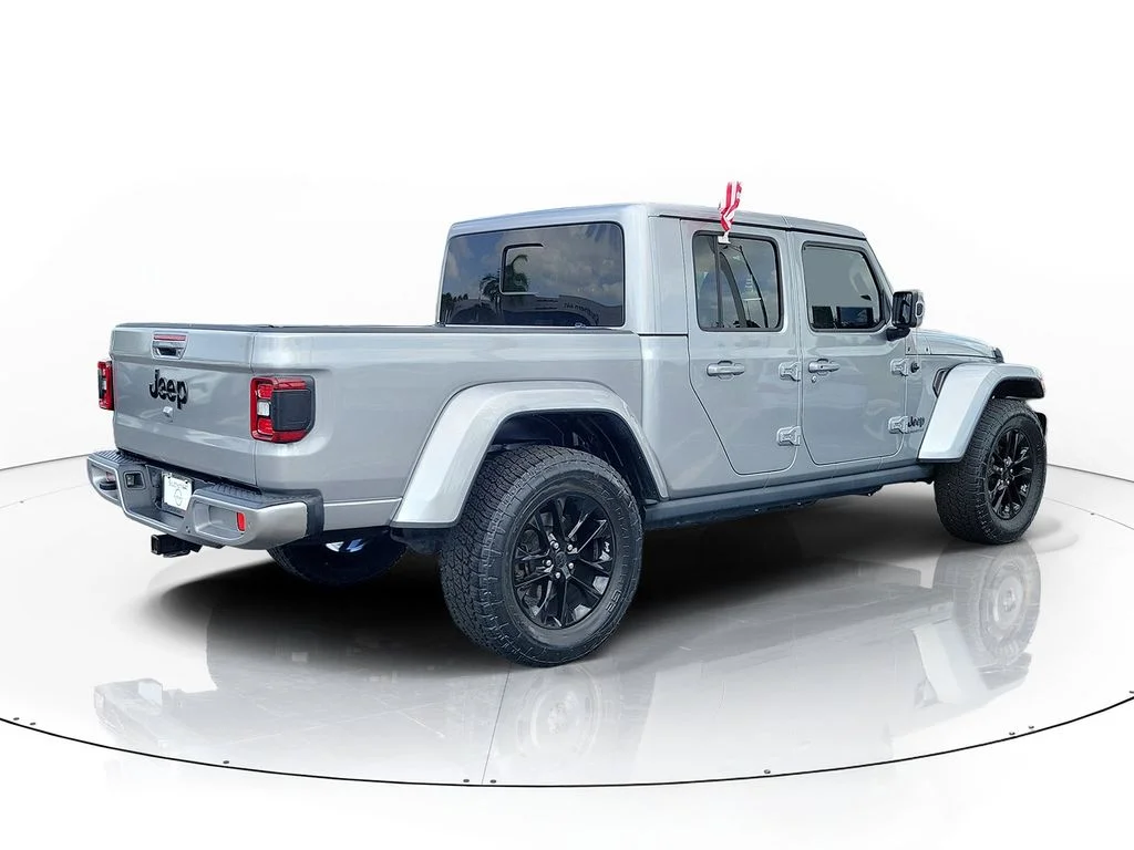 Used 2021 Silver Jeep Overland image 7