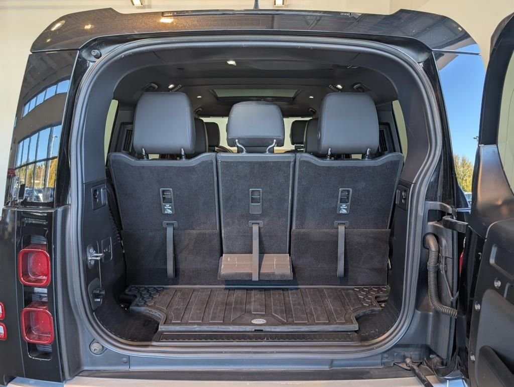 Certified Used 2023 Santorini Black Metallic Land Rover SE image 9